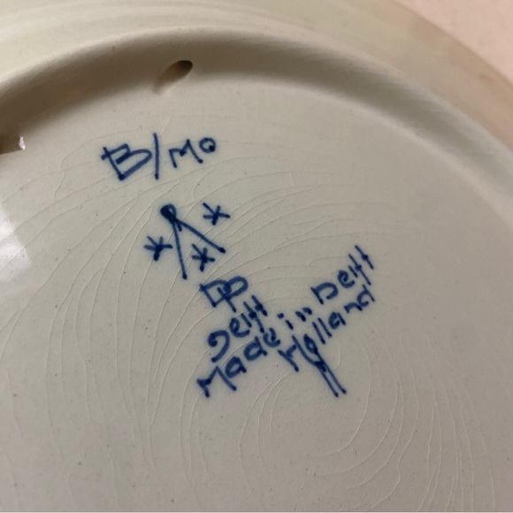 Vintage Hand Painted D.P. Delft Holland Windmills Ceramic Wall Plate - Picture 4 of 8